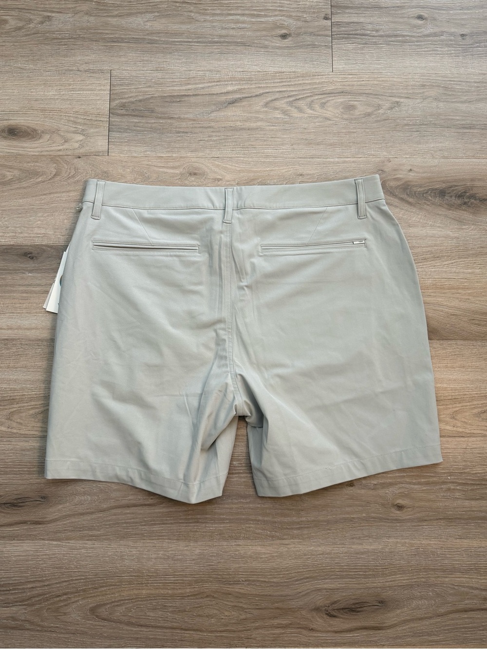 NWT Vuori Mens Meta Shorts 6.5” - Picture 4 of 4